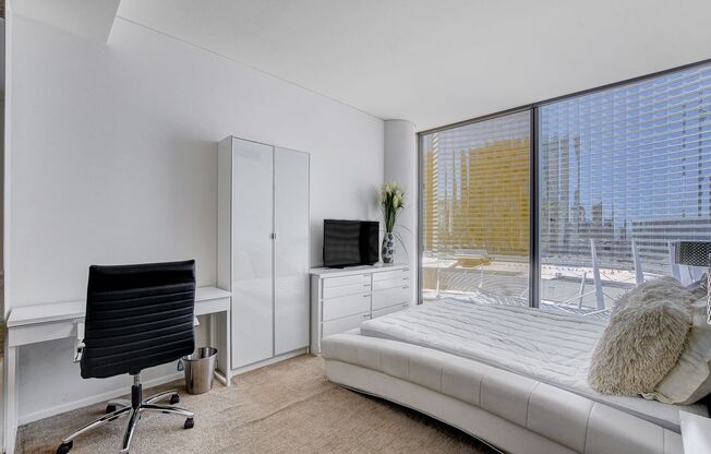 2 beds, 2 baths, $4,400, Unit # 802