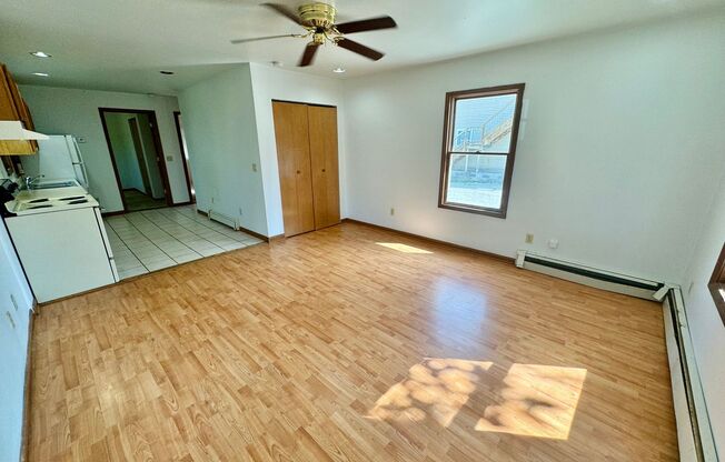 2 beds, 1 bath, 800 sqft, $1,245, Unit 2