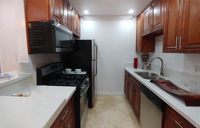 2 beds, 2 baths, 910 sqft, $2,850, Unit 512