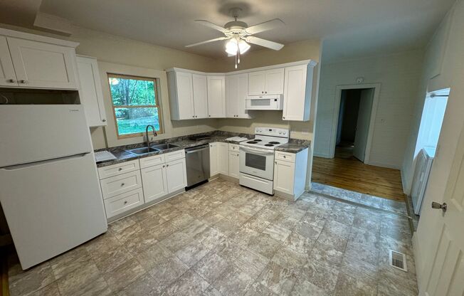 Quiet Forested 2 Bedroom Unit