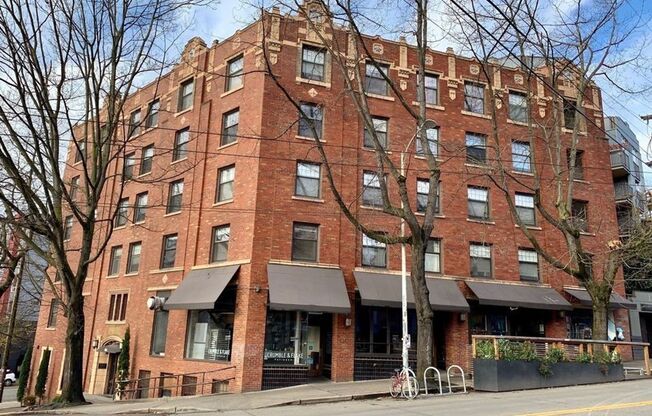 1 bed, 1 bath, 351 sqft, $1,295, Unit 305