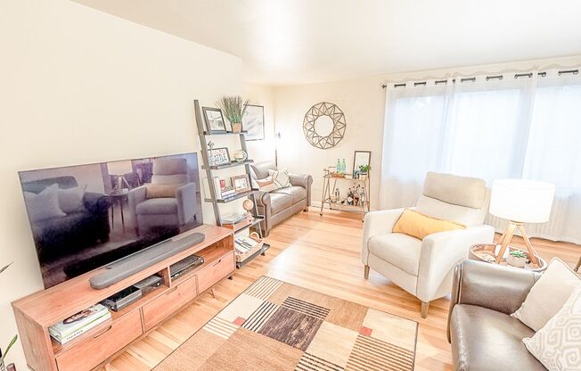 1 bed, 1 bath, 580 sqft, $1,945, Unit Hamrick 101