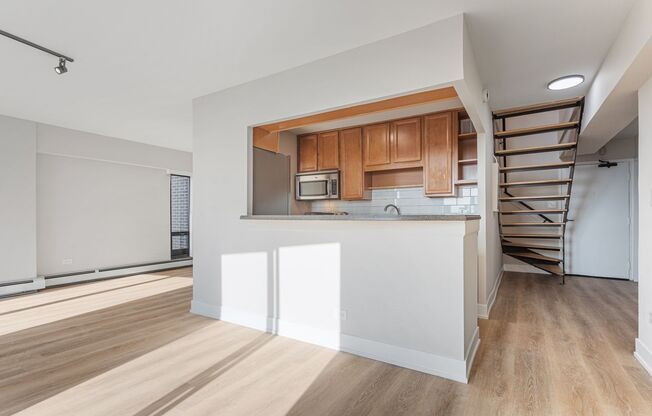 2 beds, 1.5 baths, 976 sqft, $3,045, Unit 18K