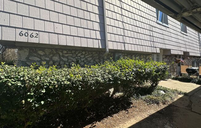 Super Cute 2 Bedroom 1.5 Bath CONDO * PRIME Location *