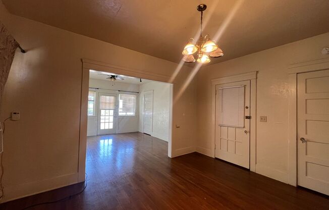 1515-1521 N. Vanness Ave