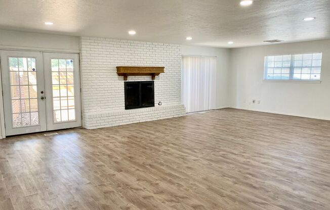 3 beds, 2 baths, $1,595