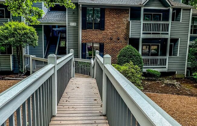 2 bed/2 bath condo in great Roswell location