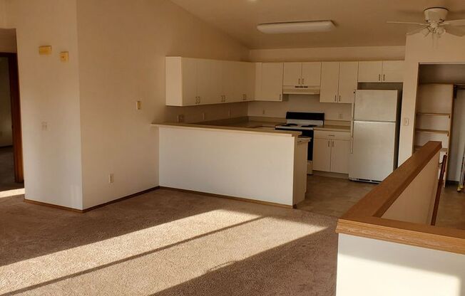 2 beds, 1 bath, $1,079