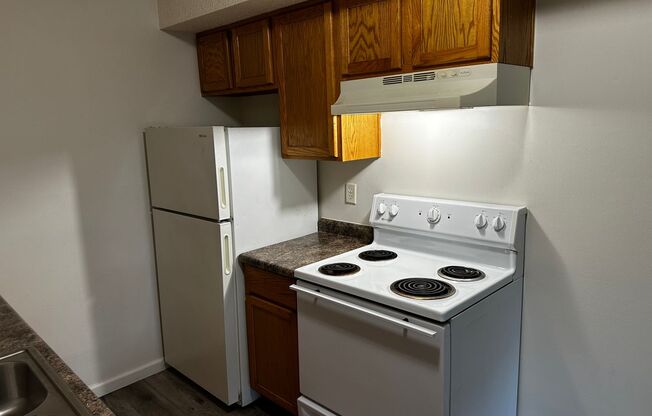 2 beds, 1 bath, $850, Unit 975 Apt 1