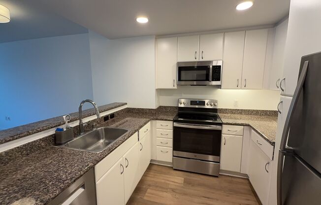 EPIC REA: Beautiful 1 Bed/ 1 Bath at South Beach Neighborhood!