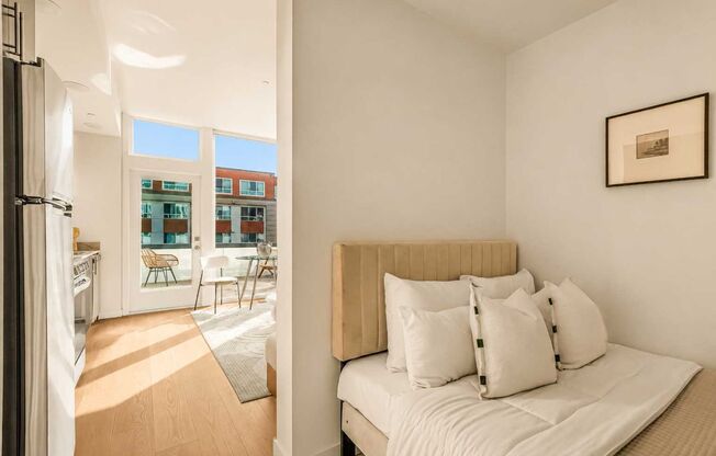 Studio, 1 bath, 422 sqft, $1,595, Unit Unit 204