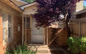 Cute Duplex Super Close to Campus!