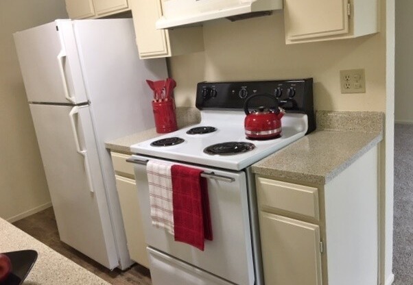 1 bed, 1 bath, 640 sqft, $1,425, Unit 77