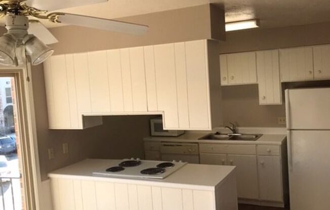 2 beds, 1 bath, 948 sqft, $1,179, Unit 138