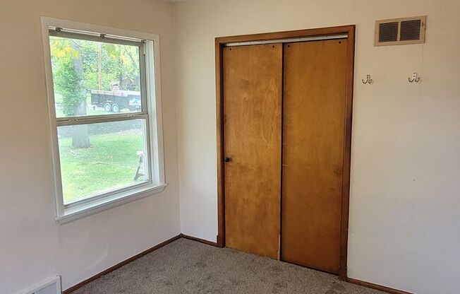 2 beds, 1 bath, $1,200