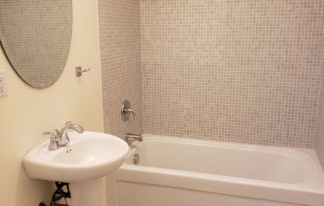 2 beds, 2 baths, 1,039 sqft, $2,895, Unit 202