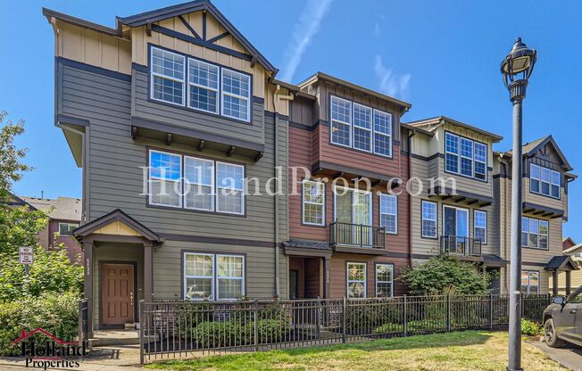 Lovely 4 bedroom home in Hillsboro.