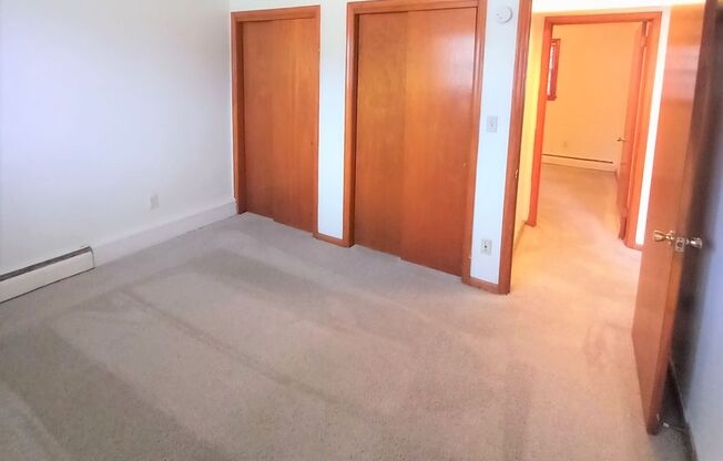 2 beds, 1 bath, 903 sqft, $1,150, Unit B-12