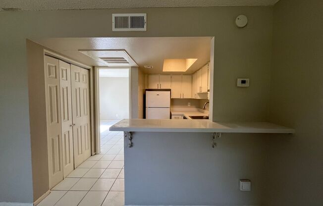 Clean, Minimalist One Bedroom Apartment w/ Washer-Dryer - $0 Move in Special!