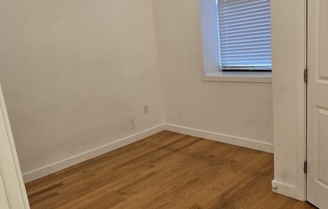2 beds, 1 bath, $2,100, Unit 201