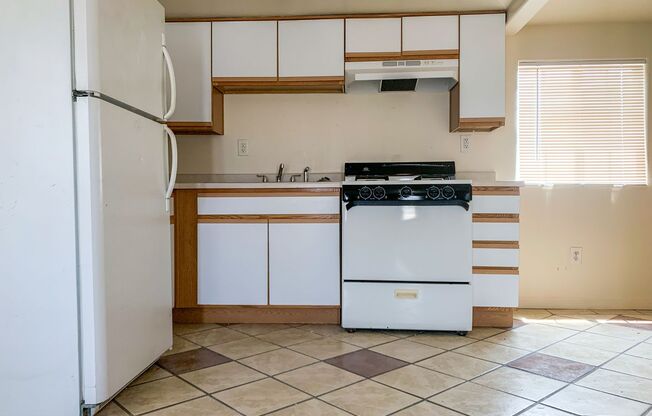 Studio, 1 bath, 540 sqft, $919, Unit 528 Candelaria NW