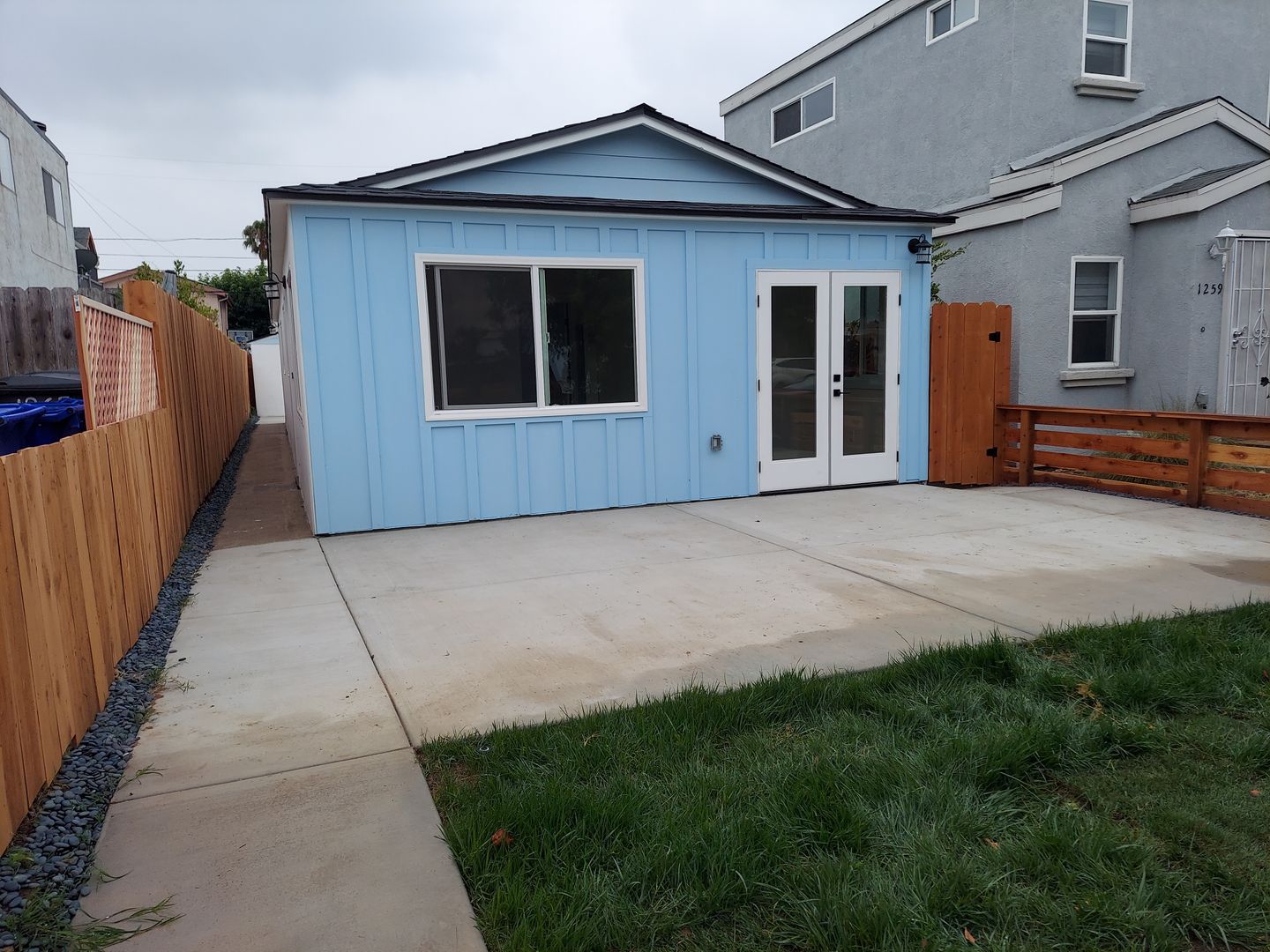 Completely remodeled 2 bd/1ba in charming neighborhood of Pacific Beach!