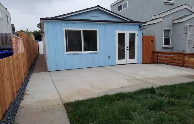 Completely remodeled 2 bd/1ba in charming neighborhood of Pacific Beach!