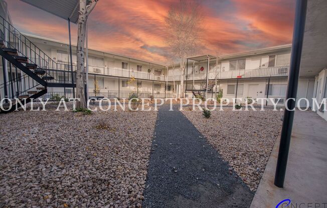 2 beds, 1 bath, 900 sqft, $1,619, Unit 27