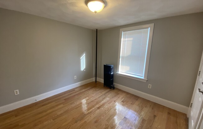 2 beds, 1 bath, $3,600, Unit A