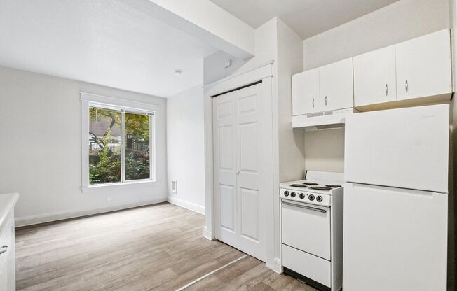 Studio, 1 bath, 233 sqft, $1,065, Unit 211