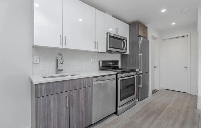 314 W 39 ST