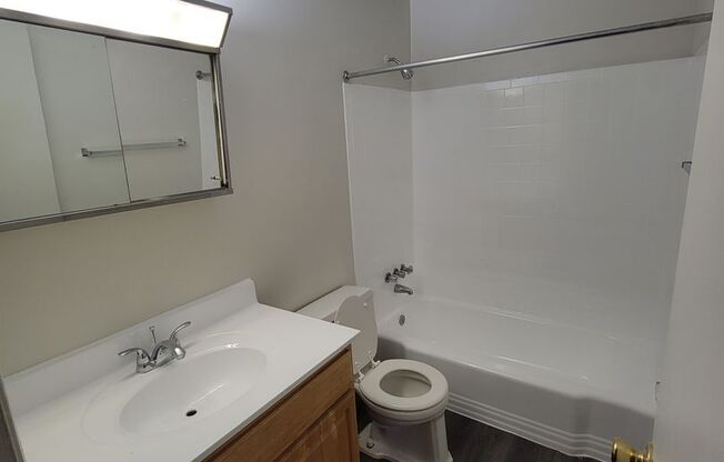 2 beds, 1.5 baths, 900 sqft, $1,245, Unit 220-C