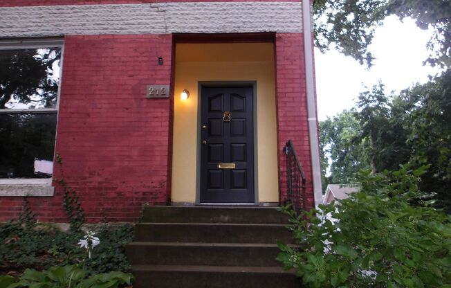 212 W Lee Street