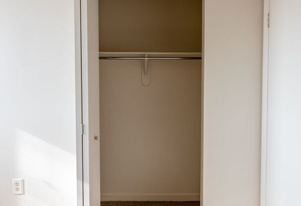 2 beds, 1.5 baths, 1,008 sqft, $1,600, Unit Unit 112