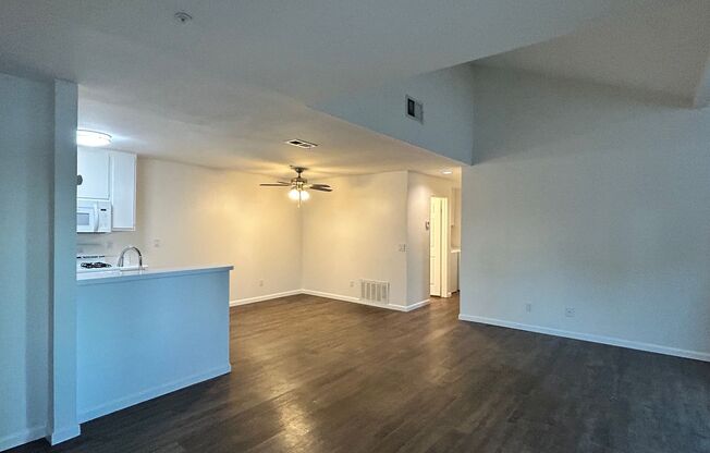 2 beds, 2 baths, 900 sqft, $2,600, Unit 14