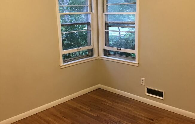 Amazing 3 bedroom 2 bath plus Den/Office in Robbinsdale!!