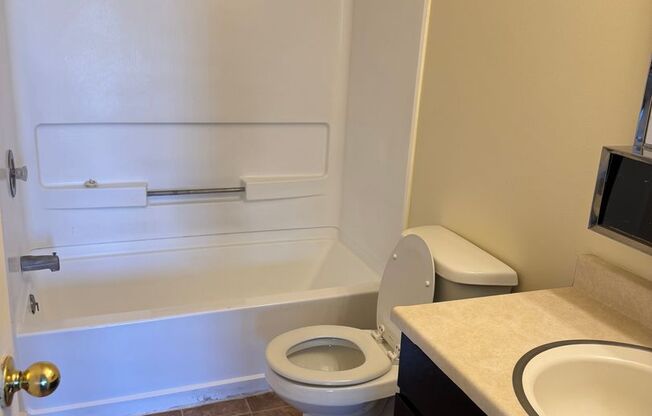 Studio, 1 bath, 360 sqft, $800, Unit 267