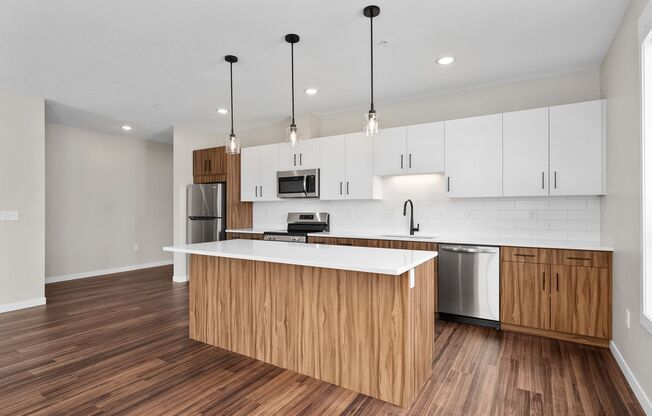 2 beds, 2 baths, 1,577 sqft, $2,600, Unit 402