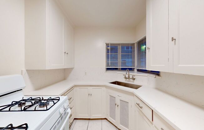 1 bed, 1 bath, 700 sqft, $2,450, Unit 532