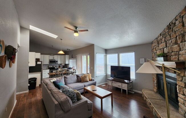 Stunning 3 Bed 1 Bath Unit With Deck!