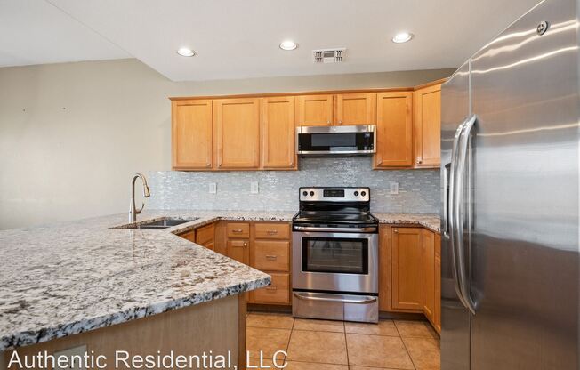 915 S Balboa Dr