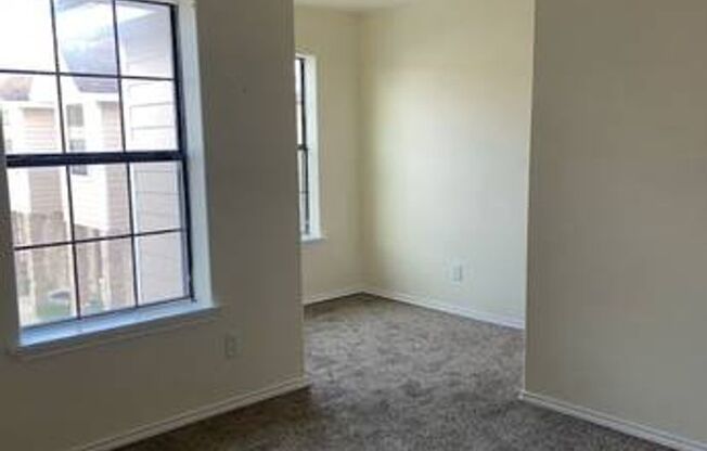 2 beds, 2.5 baths, $875, Unit #C