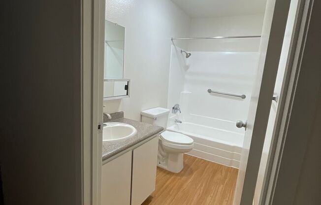 1 bed, 1 bath, 592 sqft, $925, Unit 17