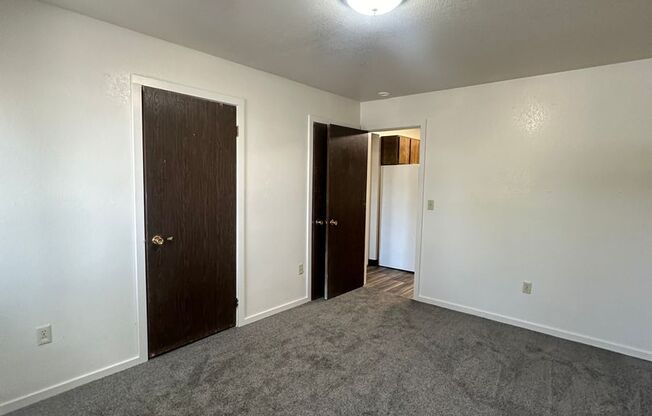 2 beds, 1 bath, 860 sqft, $1,675, Unit 43