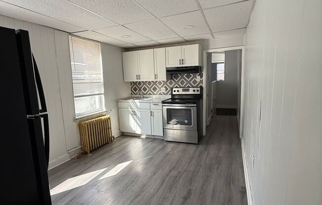 2 beds, 1 bath, $1,200, Unit #2