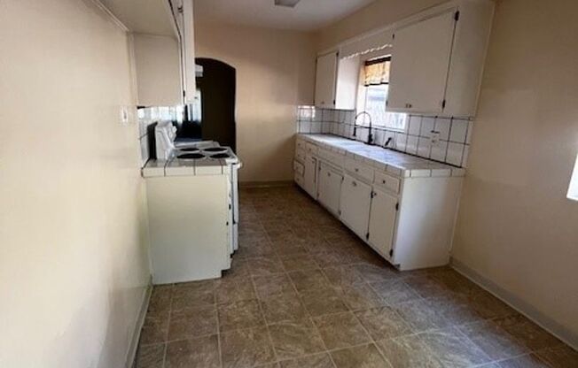 2209 CHESTER LN