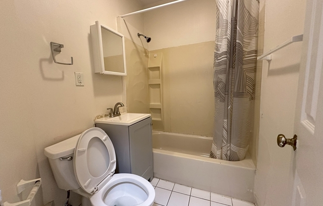 2 beds, 1 bath, $3,400, Unit 5