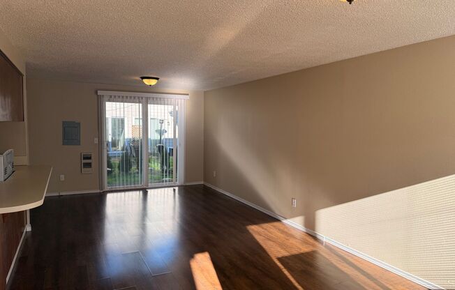Spacious 1 Bedroom Duplex, Great Location, W/D In Unit, Bright Living Space!!