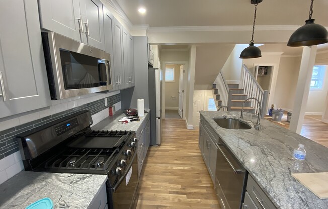 62 GOLDEN AVE