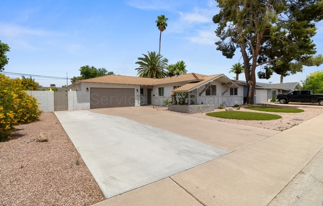 7406 E EDGEMONT AVE